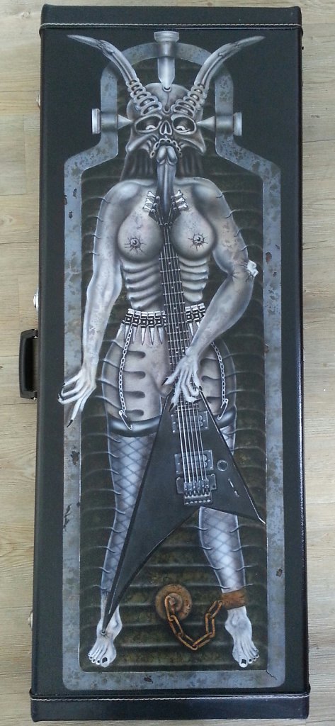 guitarcase-zombiebitch001.jpg