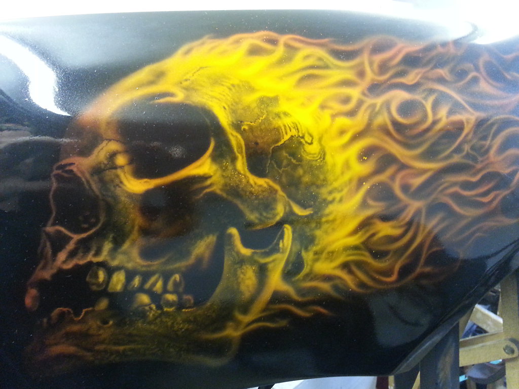 burning-skull-on-fender-002.jpg